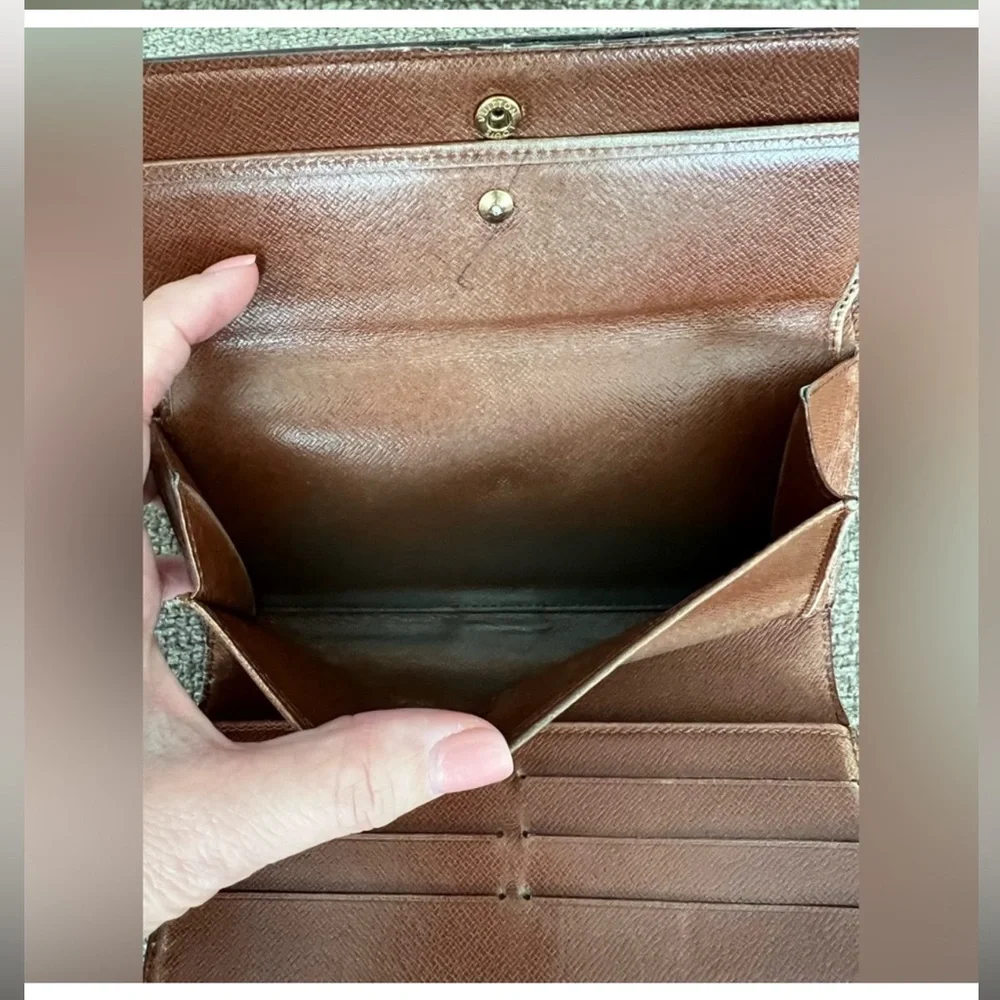 AUTHENTIC LV MONO SARAH WALLET - Picture 8 of 14